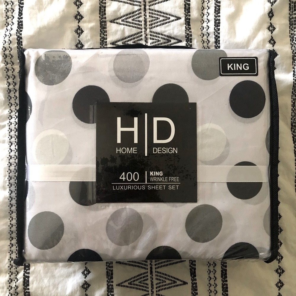 NWT King Sheet Set - Polka Dot